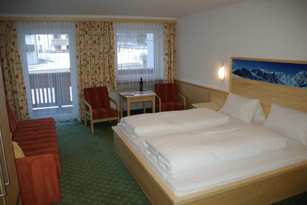 Alpenhof Pension-Garni Nauders Exterior photo